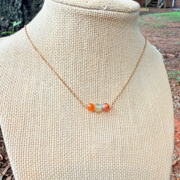 Dainty red agate stone necklace - Picture 2 of 3